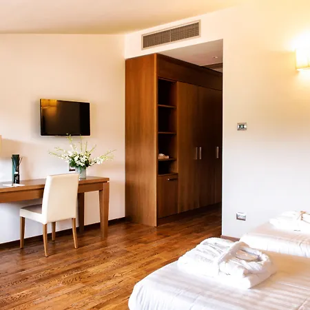 Aqua Montis & Отель Ривизондоли